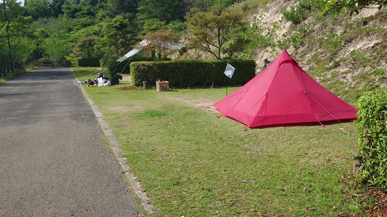 リーズナブルなのに環境面バッチリな「真道山森林公園キャンプ場」をご紹介します。