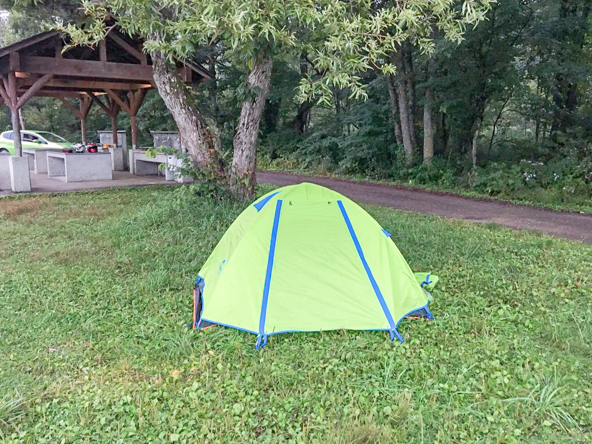 雨の日のためのドーム式テント