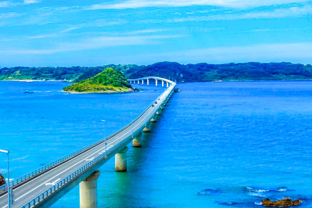 青々とした海が広がる角島大橋